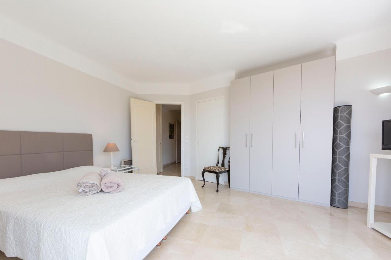 Entierement Equipe De 105 M2 Avec Vue Et Collines Apartment Cannes