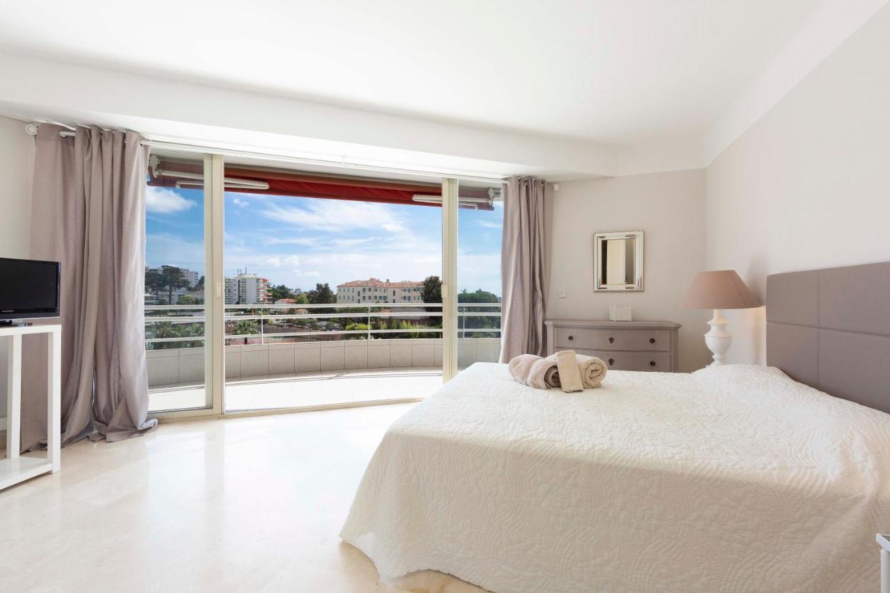 Entierement Equipe De 105 M2 Avec Vue Et Collines Cannes
